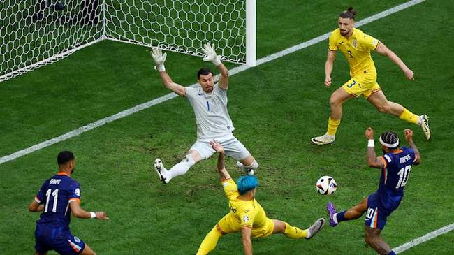 گزارش تصویری دیدار هلند و رومانی