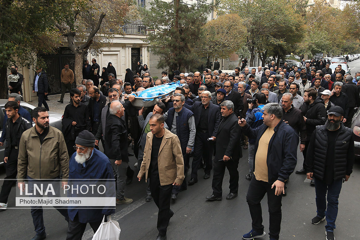  تشییع مرحومه مغفوره «زرین احمدی نژاد»