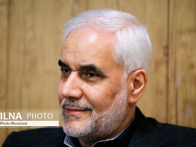 به هیچ وجه کنار نمی‌کشم/ تا آخر ایستاده‌ام