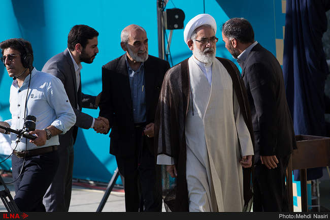 اقامه نماز عید فطر به امامت مقام معظم رهبری