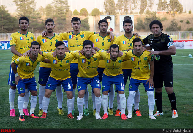 مسابقه فوتبال بین دوتیم نفت تهران و صنعت نفت آبادان