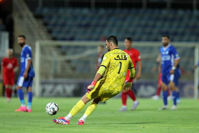 گزارش تصویری دیدار تراکتور و استقلال