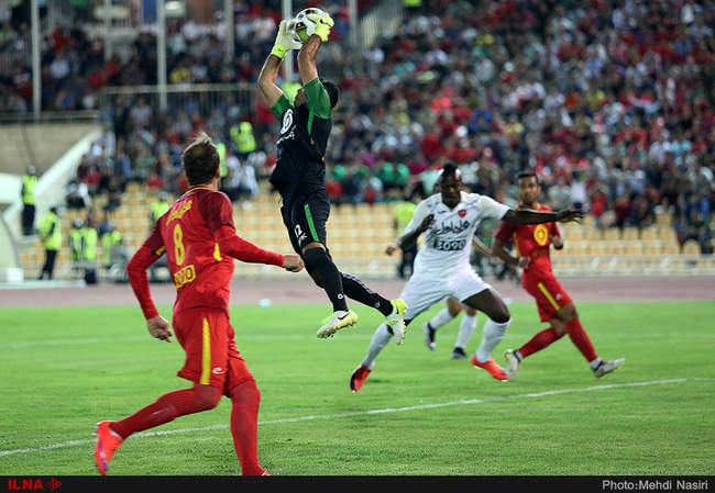 دیدار تیمهای پرسپولیس تهران و نفت تهران