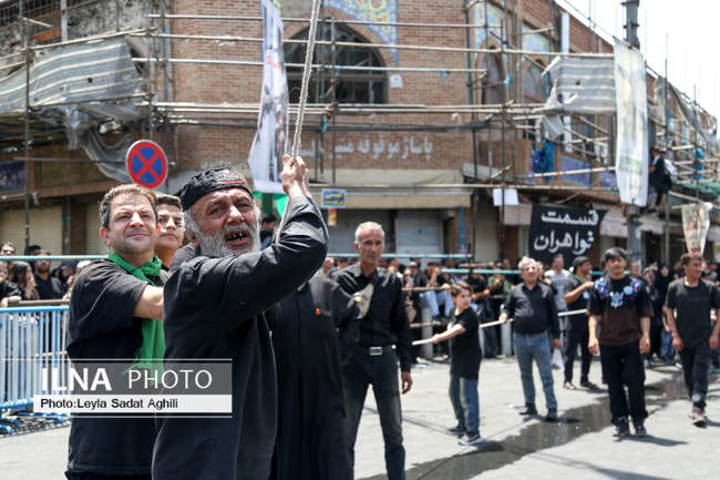 مراسم خیمه‌سوزان ظهر عاشورا در چهارراه گلوبندک تهران/1
