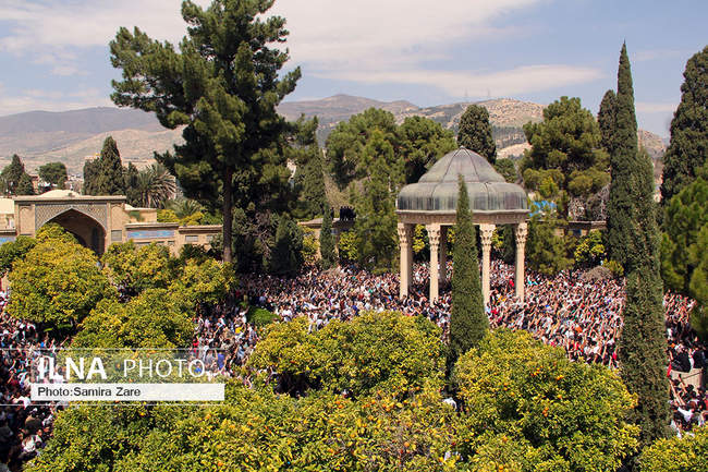 تحویل سال نو در آرامگاه حافظ