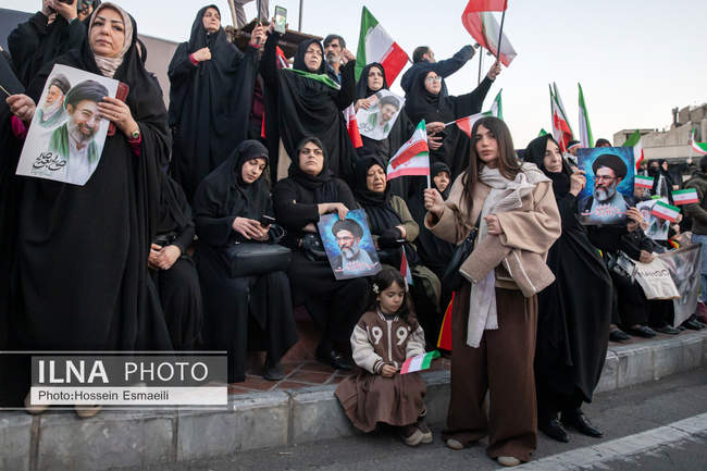آیین وداع با پیکر شهدای ناوشکن «دنا» 