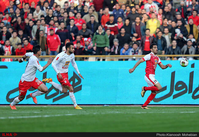 دیدار تیم‌های فوتبال پرسپولیس تهران و تراکتور سازی تبریز