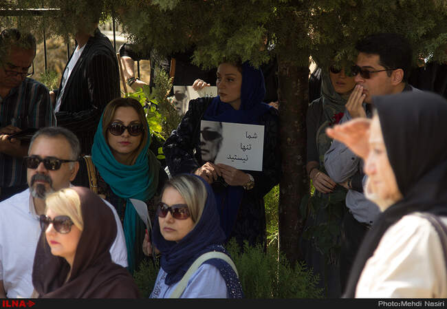 گزارش تصویری گردهمایی سینماگران بر مزار کیارستمی 