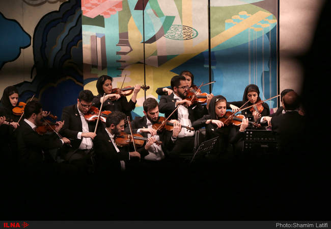 ارکستر مجلسی ایران به رهبری منوچهر صهبایی و تک نوازی پیانو ماری دوال