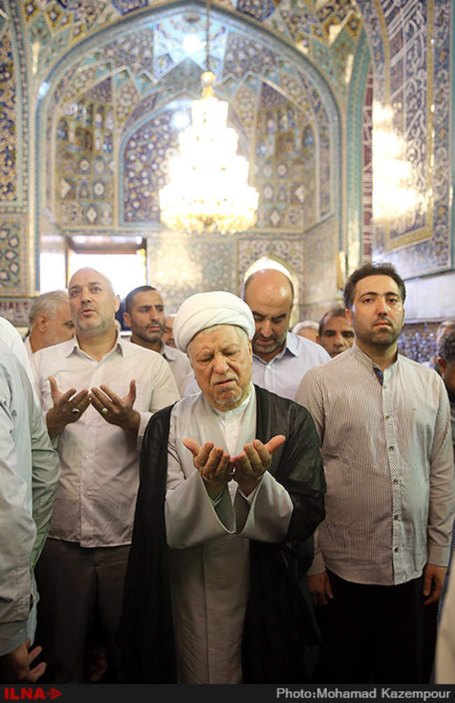 حضور آیت الله هاشمی رفسنجانی در حرم حضرت علی بن موسی الرضا (ع)