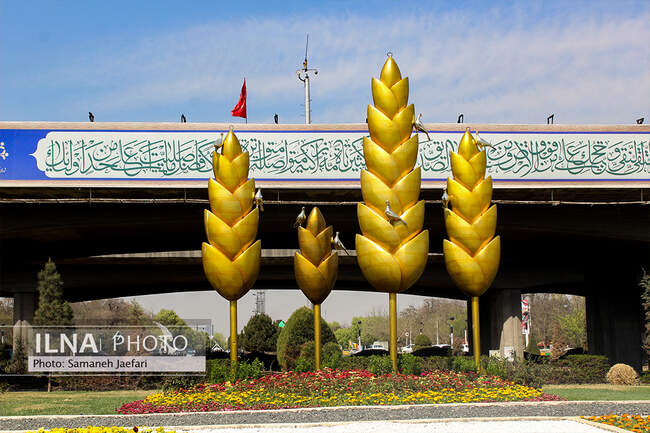 جلوه گری المان های نوروزی در مشهد