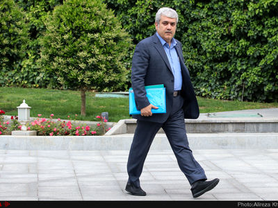پول دولت برکت ندارد/ دانشگاه باید از صنعت کسب درآمد کند