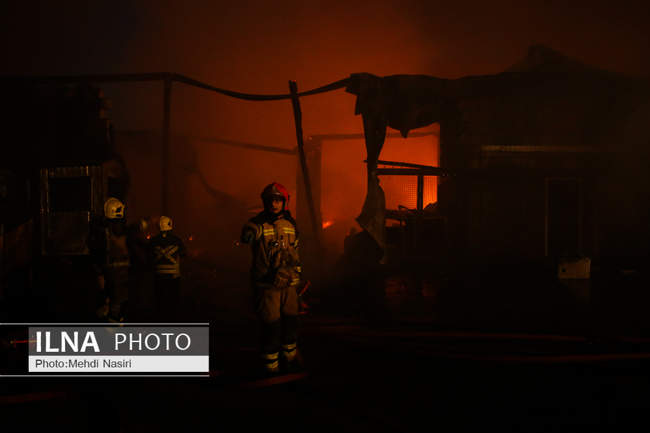 آتش‌سوزی در بارانداز ۱۲ هزار متری در شوش 