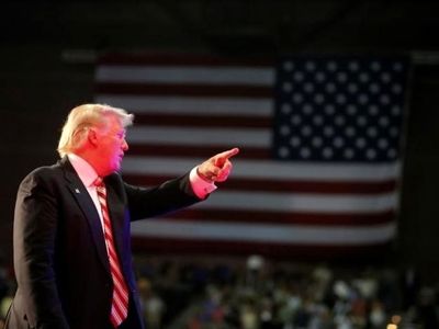 Trump closes in on Clinton's projected electoral lead
