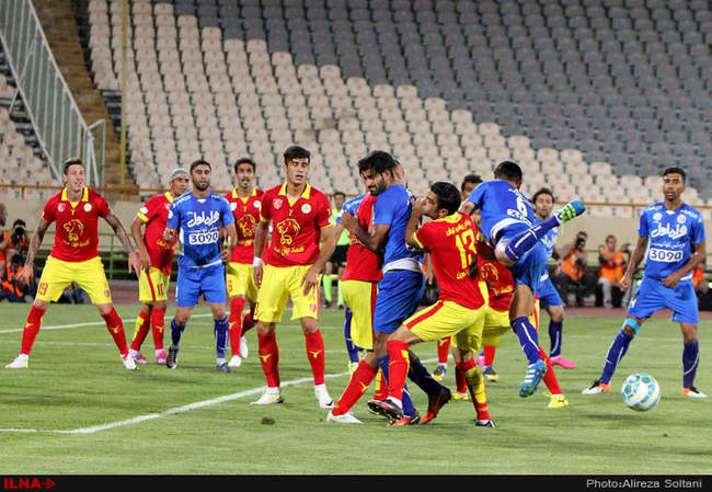 دیدار تیم های استقلال و نفت تهران