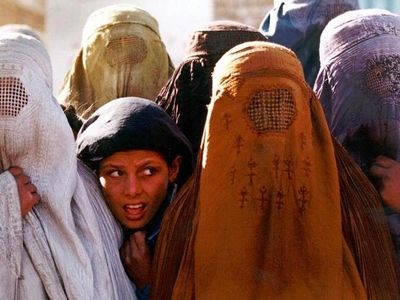 ابراز امیدواری ذبیح‌الله مجاهد برای بازگشایی مدارس دخترانه