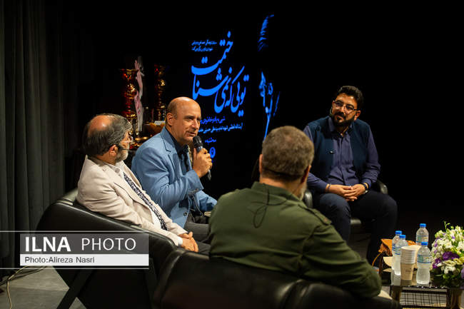 شبی به‌یاد و خاطره‌ رهبر شهید در قزوین