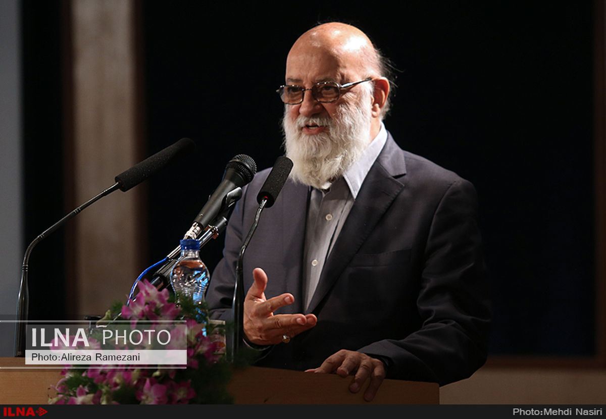 دکل‌های برق تهران زیرِ زمین برده شود