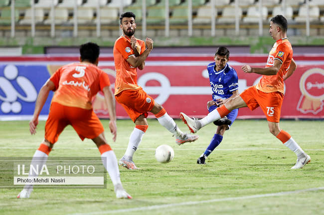 دیدار تیمهای فوتبال استقلال تهران وسایپا