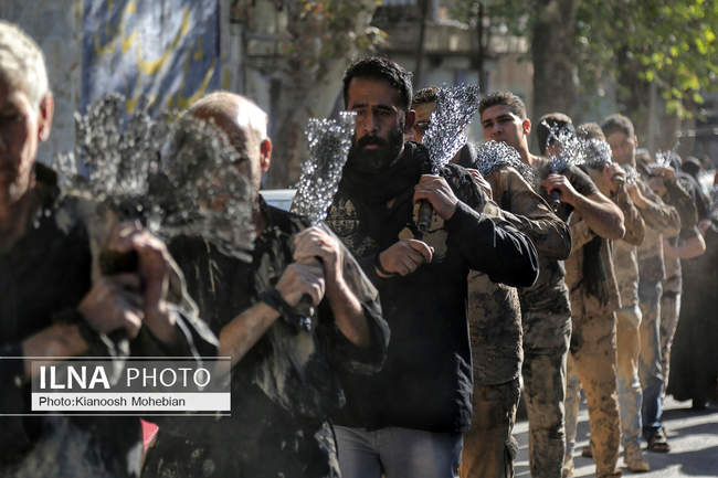 آیین گل مالی و عزاداری روز عاشورا در خرم آباد