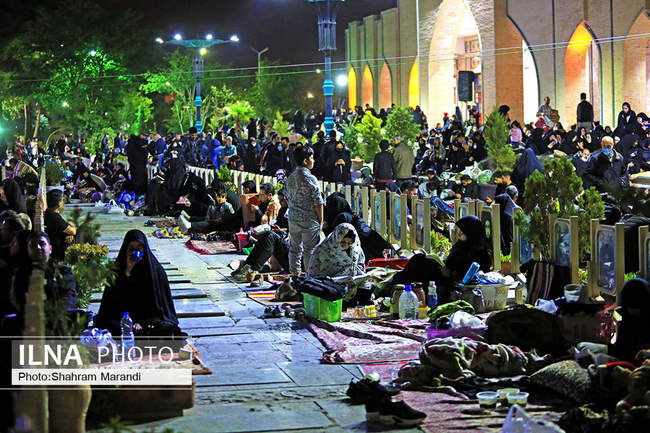 احیای شب بیست و یکم ماه رمضان در گلستان شهدا‎ اصفهان