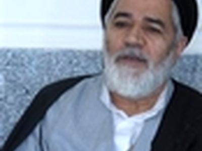 هزینه زحمات طلاب قابل قیاس با فوتبالیست ها نیست