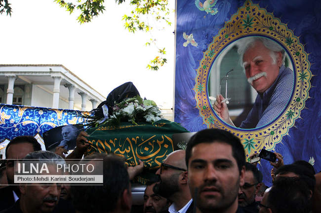 تشییع پیکر استاد فرشچیان در اصفهان