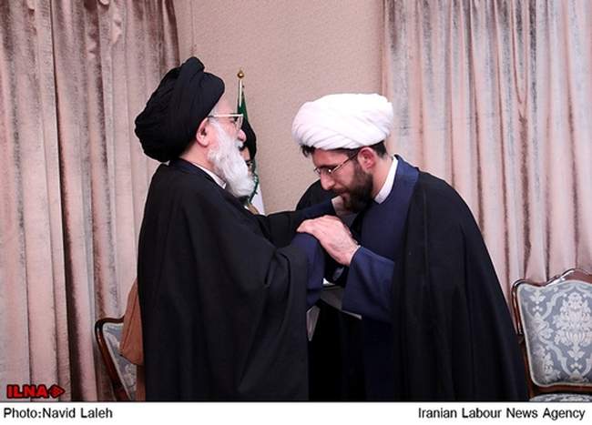 مراسم عمامه‌گذاری جمعی از طلاب حوزه‌های علمیه کشور