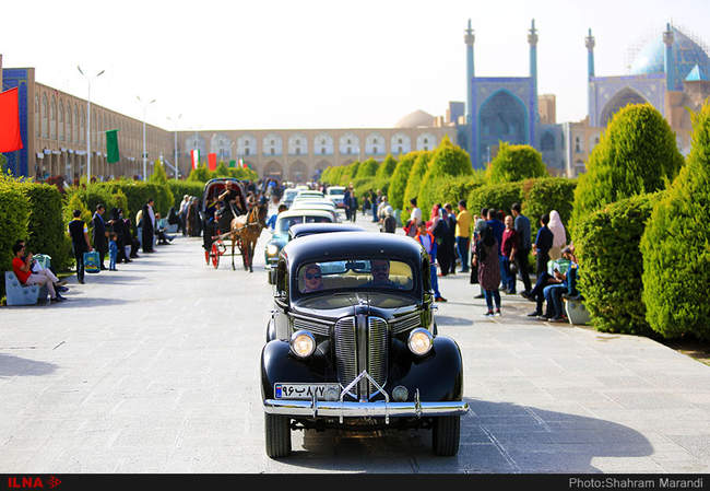 اولین رالی خودروهای کلاسیک در اصفهان