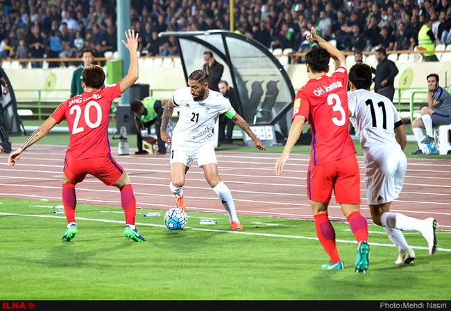 مسابقه فوتبال بین دوتیم ایران و کره جنوبی