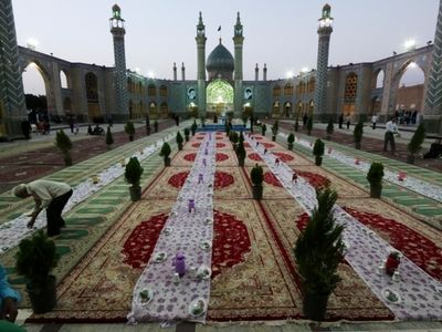 گسترده‌شدن سفره‌های آسمانی برای یک هزار عاشق روزه‌دار 