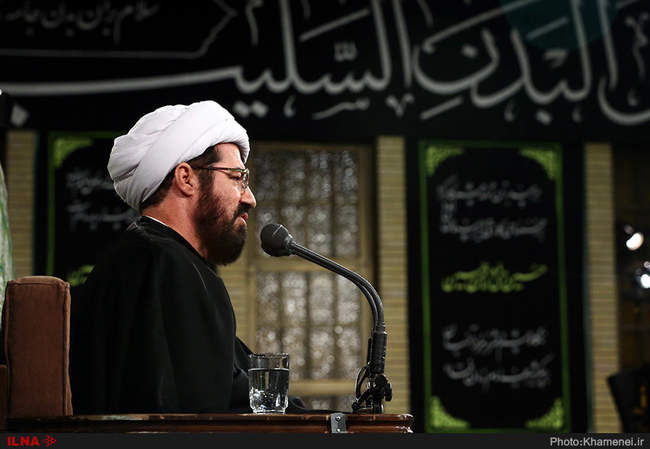 گزارش تصویری مراسم عزاداری شب عاشورا در حضور رهبر انقلاب 