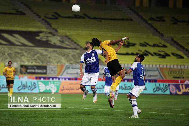 پیروزی کم رنگ  تیم سپاهان برابر  تیم هوادار 