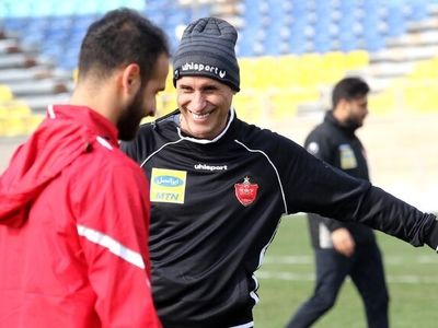 گل‌محمدی تیمش را مخفی کرد