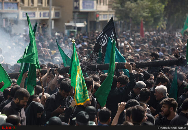 مراسم خیمه سوزان روز عاشورا در بازار تهران