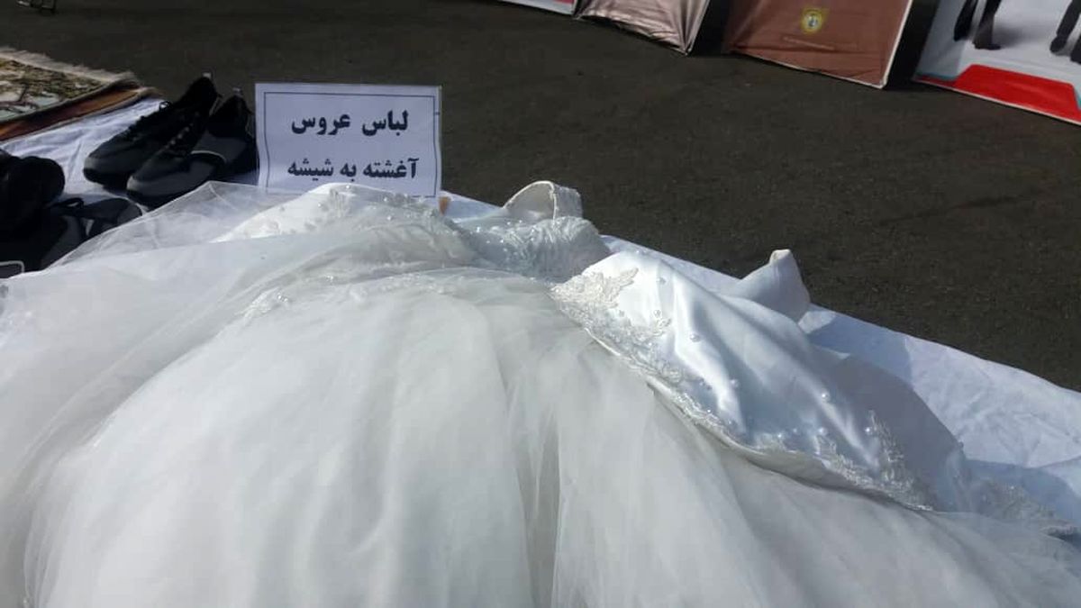 کشف یک لباس عروسِ آغشته به شیشه