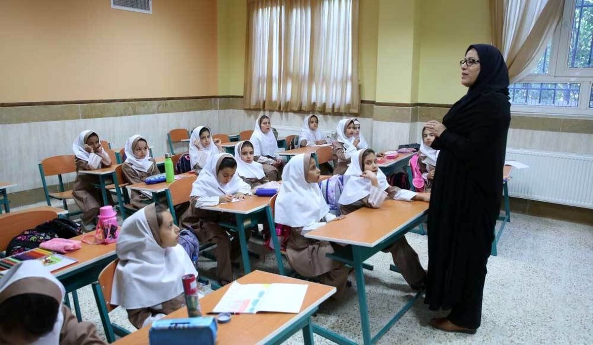 استفاده از ظرفیت حق‌التدریسی‌ها و آموزشیاران نهضت برای جبران کمبود ۲۰۰ هزار معلم 