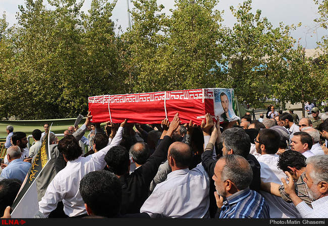 مراسم تشییع پیکر احمد حاتمی دانشمند جان باخته در حادثه مکه