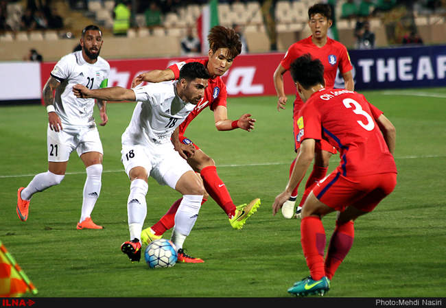 مسابقه فوتبال بین دوتیم ایران و کره جنوبی