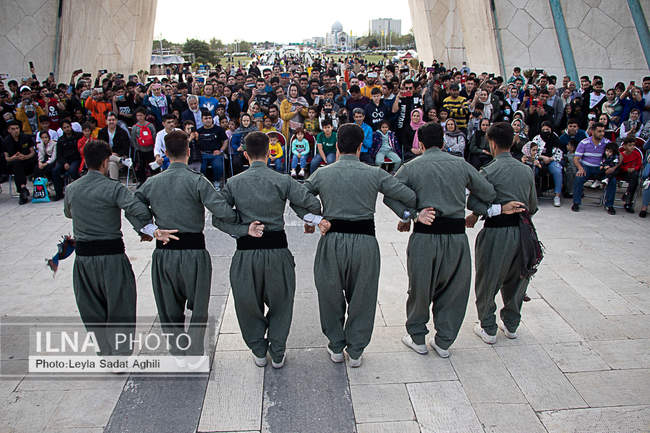 دهکده بهار ایران در میدان آزادی