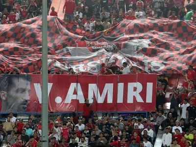بنر هواداران پرسپولیس برای وحید امیری