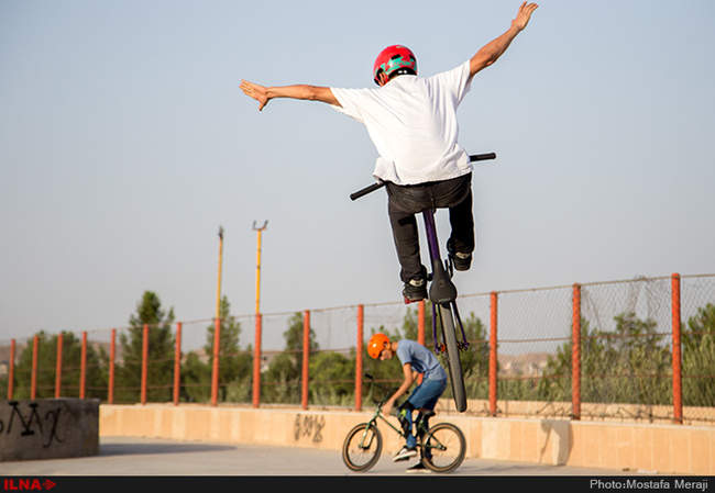 آماده سازی تیم دوچرخه سواری بی ام ایکس در بوستان علوی قم