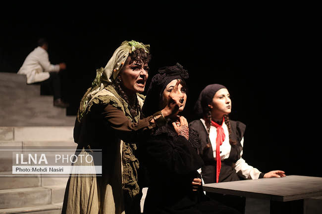 نمایش آئورا به کارگردانی مهدی محبعلی