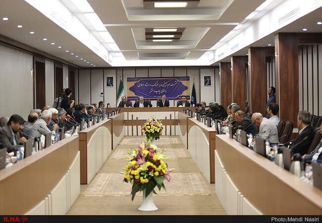 نشست هم‌اندیشی سیدعباس صالحی وزیر فرهنگ و ارشاد اسلامی با اهالی چاپ و نشر 