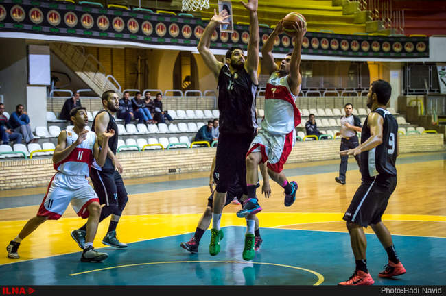 شکست تیم بسکتبال نیروی زمینی تهران برابر تیم شهرداری اراک