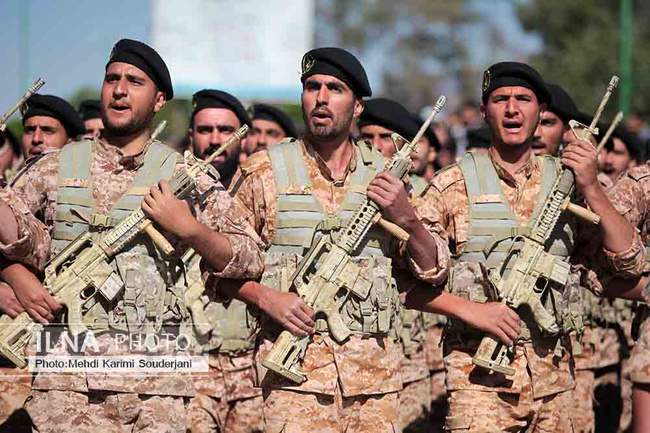 رژه ارتش به مناسبت روز ۲۹ فروردین در اصفهان
