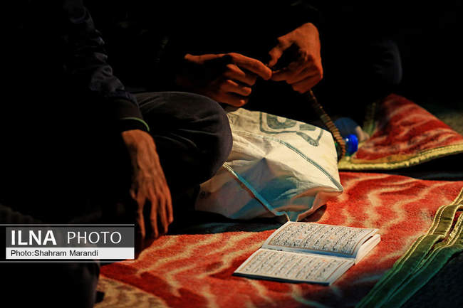 احیای شب بیست و یکم ماه رمضان در گلستان شهدا‎ اصفهان