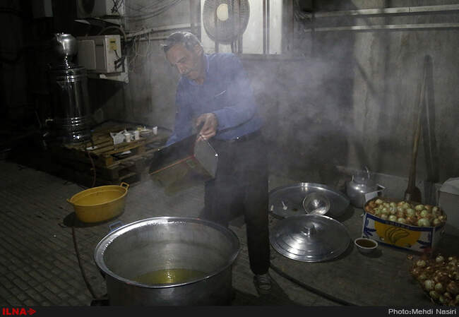سفره های افطاری در خیابانهای تهران