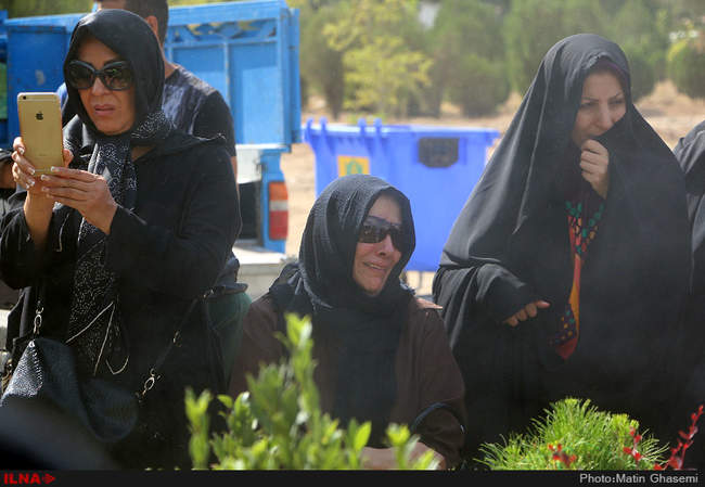 مراسم خاکسپاری جان باختگان فاجعه منا در قطعه 50 بهشت زهرا(س)