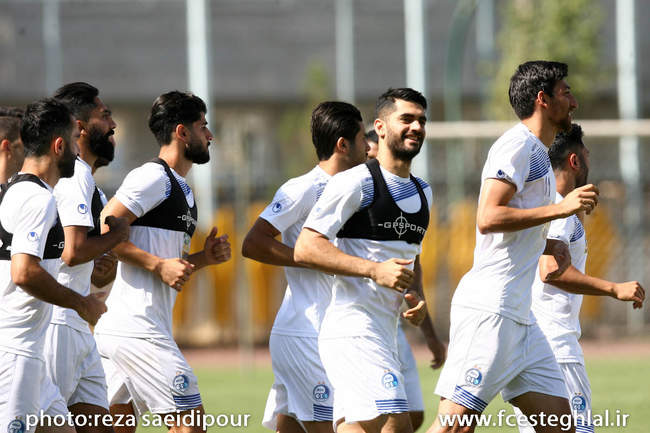 بازگشت علی کریمی به تمرین گروهی / آذری از آبی پوشان جدا شد؟